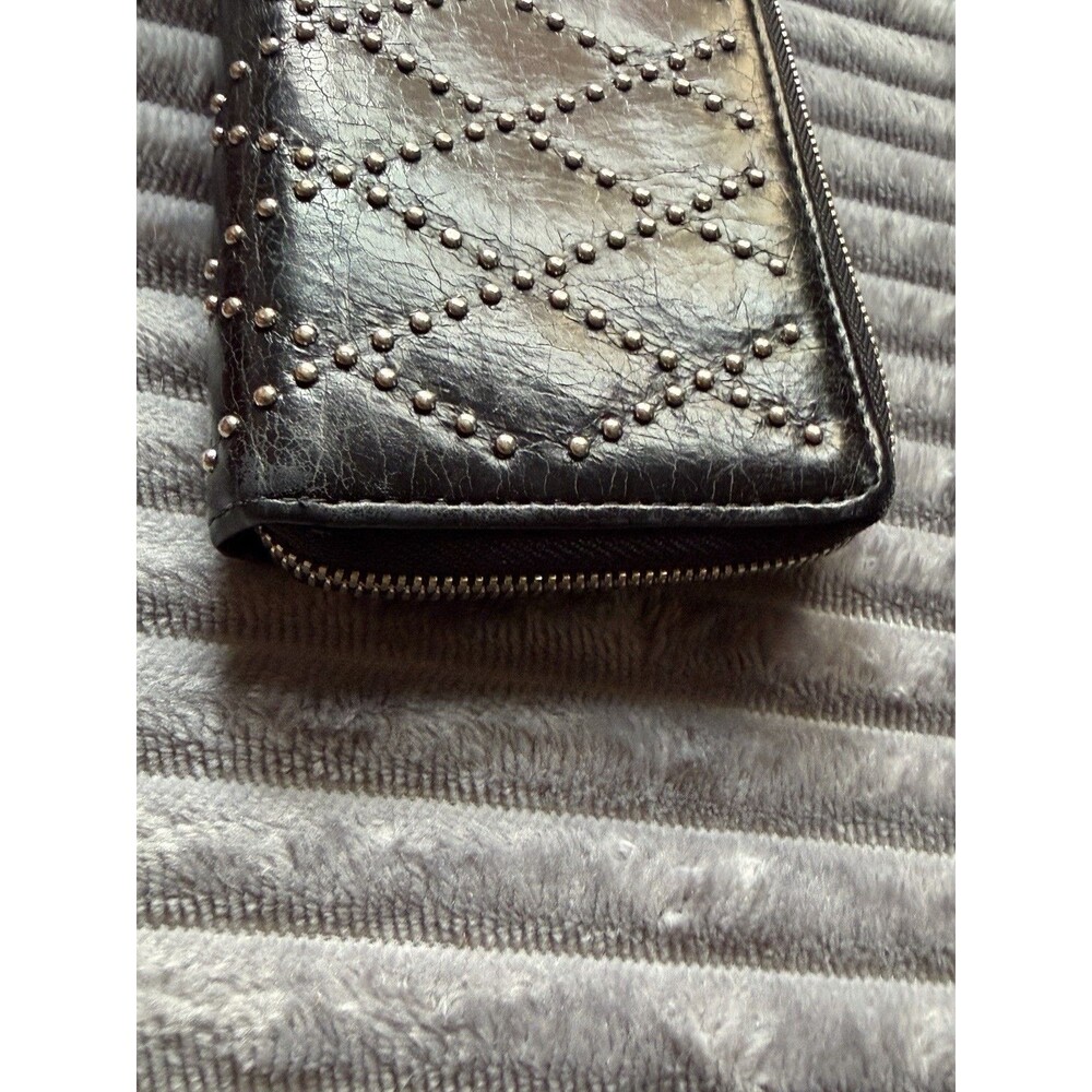 HOBO INTERNATIONAL black SOFT LEATHER ZIP AROUND STUDDED WALLET - Picture 7 of 16